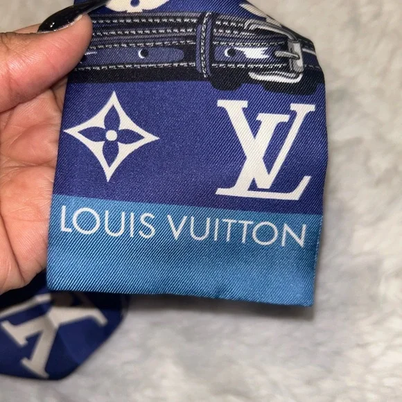 Louis Vuitton Confidential Silk Bandeau - Picture 7 of 10